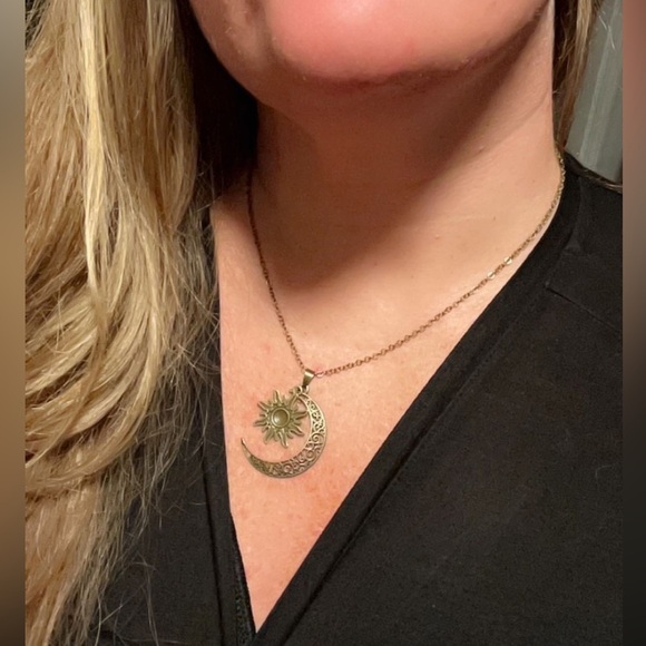 Retro Star and Moon Pendant Necklace. Copper Color with Cable Chain - Picture 5 of 6